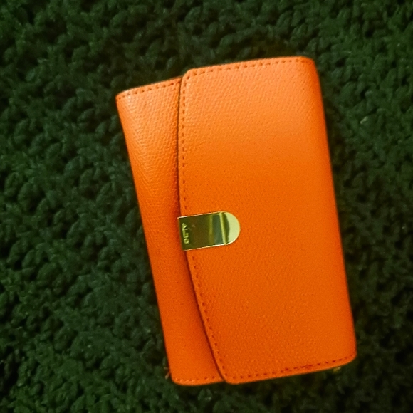 NWOT WALLET in coral multi-compartment - Picture 2 of 4